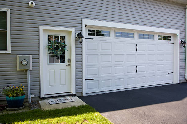 24/7 Emergency Garage Door Panel Replacement experts in Henry County County, TN